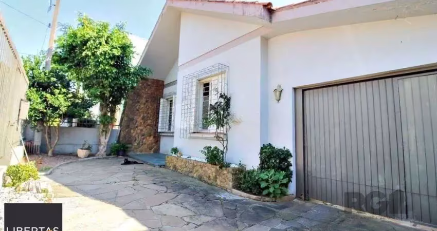 Casa 4 dormitórios, 2 vagas, em rua tranquila próxima a rua oscar pereira