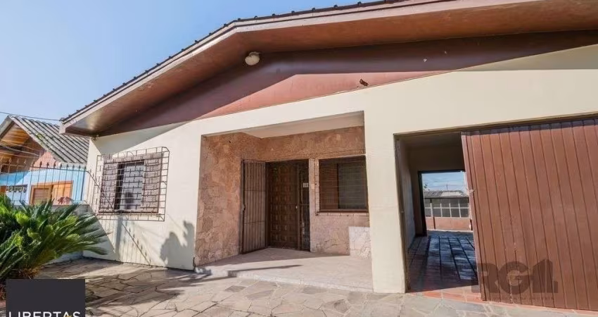 Casa de 159m² - 2 dormitórios, 3 vagas no bairro Rubem Berta
