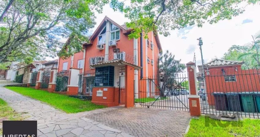 Casa em condoínio com 3 dormitorios, 2 suítes e  duas vagas de garaem no  bairroTeresópolis