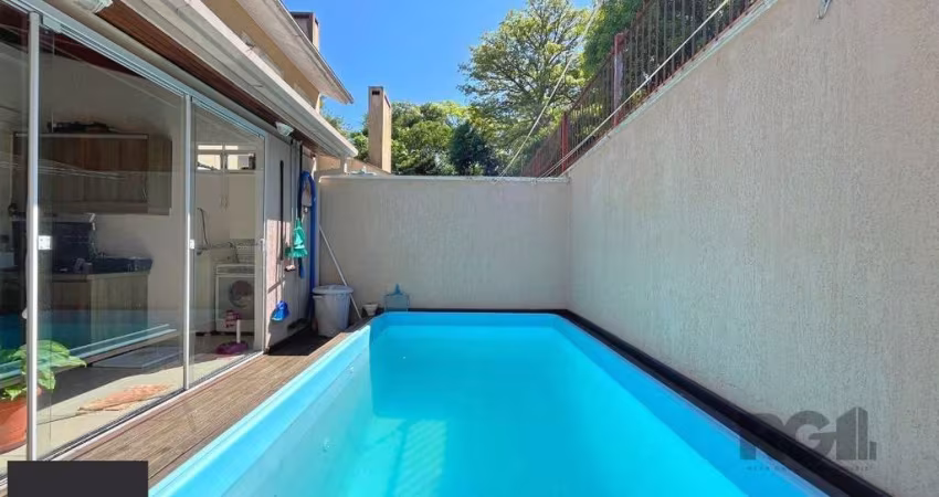 Casa com 134m², 3 dormitórios, sendo 1 suíte, 2 vagas em condomínio fechado
