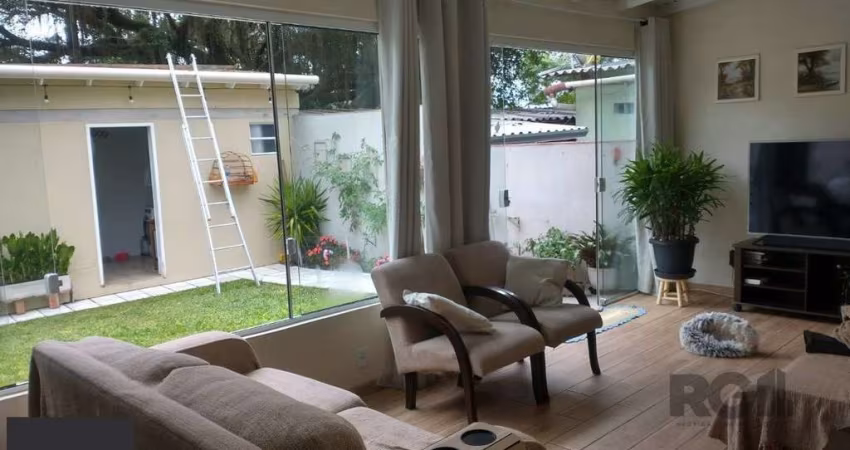Casa de 155m² com 2 quartos, suíte, 2 vagas de garagem, no bairro Jardim Europa, Porto Alegre/RS