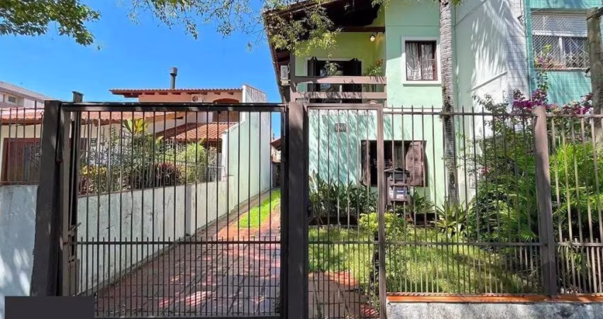 casa com 3 dormitórios, sendo 1 suíte, vaga para 4 carros, no bairro Santana
