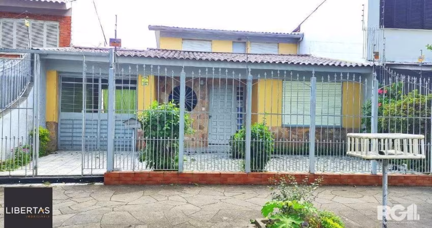 Casa com 160m², 3 dormitórios no bairro Sarandí em Porto Alegre.