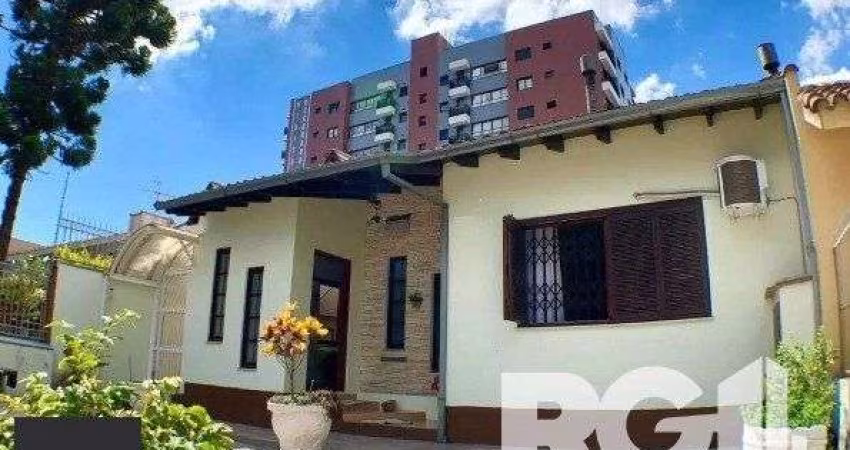 Casa 3 dormitórios à venda Passo da Areia Porto Alegre/RS