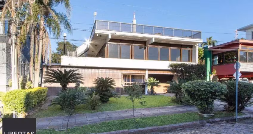 Casa em condomínio que possui  3 dormitórios, sendo 1suíte, lavabo, escritório, possibilidade de um 4 dormitório,