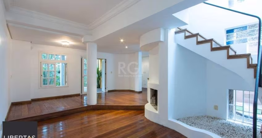 Sobrado com 300m² à venda, 3 quartos, 1 suite, 2 vagas - Bairro Espírito Santo