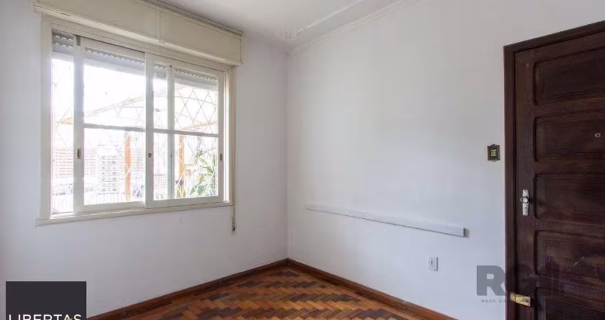 Apartamento térreo, com pátio, 2 quartos - Bairro Menino Deus