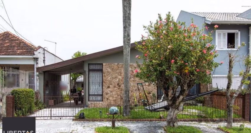 Casa térrea, 3 quartos, 2 banheiros, com pátio no Bairro Cavalhada