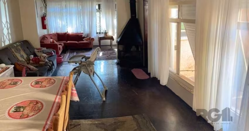 Casa para Venda - 330m², 3 dormitórios, sendo 1 suites, 3 vagas - Santana