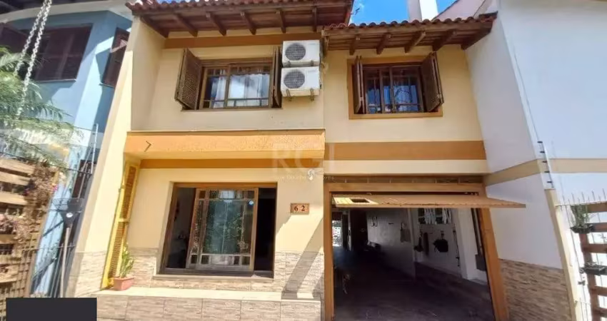 Casa com 4 quartos à venda na Rua Professor Antônio José Remião, 62, Espírito Santo, Porto Alegre