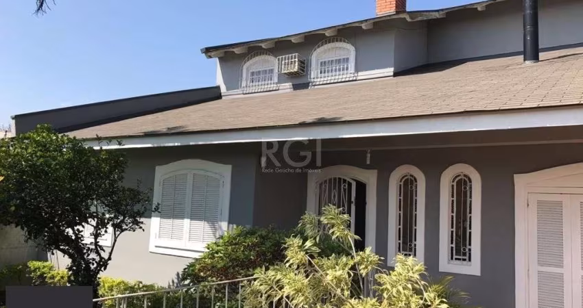 Casa para Venda - 250m², 3 dormitórios, sendo 1 suites, 2 vagas - Passo das Pedras