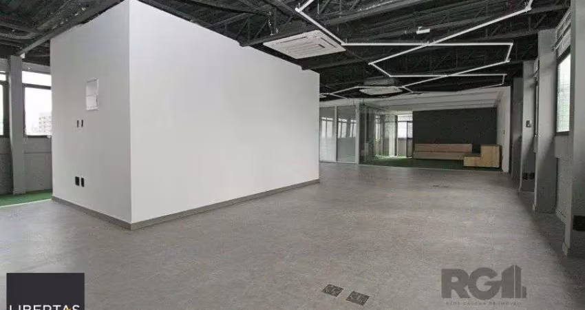 Conjunto com 171,46m² área privativa, com 1 vaga de garagem.