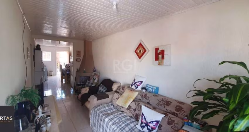 Casa para Venda - 75m², 2 dormitórios, 1 vaga - Hípica