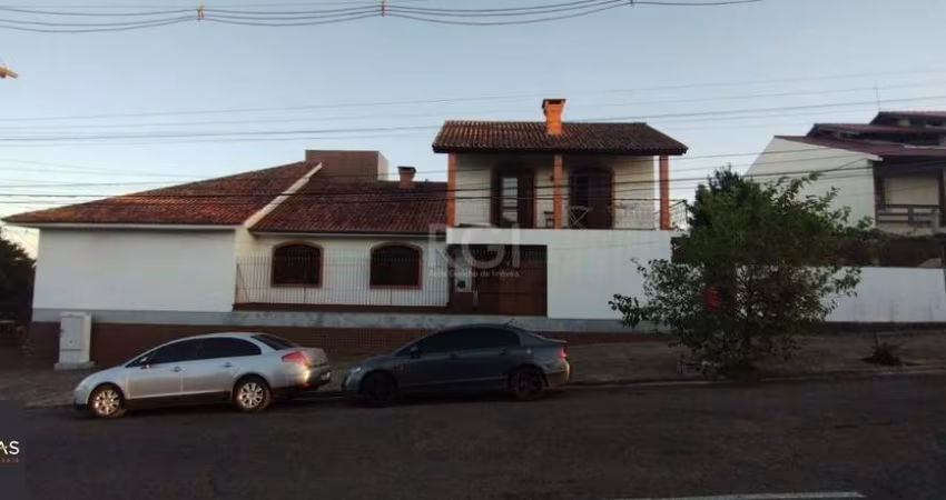 Casa de 4 dormitórios no bairro Parque Santa Fé