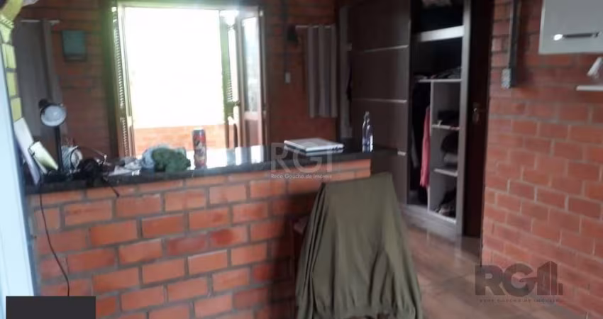 Casa com 3 dormitórios, sendo 1 suíte no bairro Hípica