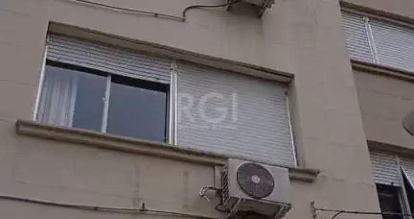 Apartamento com 2 dormitórios ,wc auxiliar, semi - mobiliado, cidade baixa.