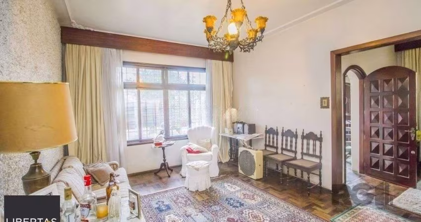 Casa de 4 dormitórios, bairro Santa Tereza