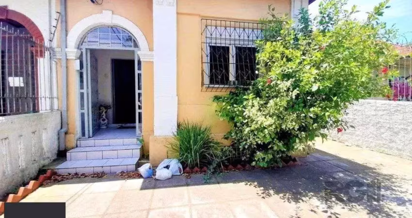 Casa com 3 quartos à venda na Avenida Niterói, 48, Medianeira, Porto Alegre