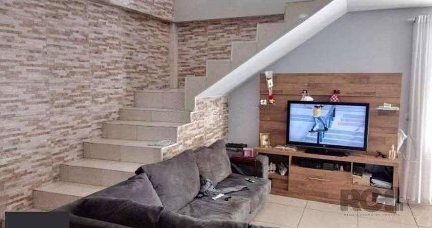 Casa de 191m² com 4 dormitórios, churrasqueira e piscina.