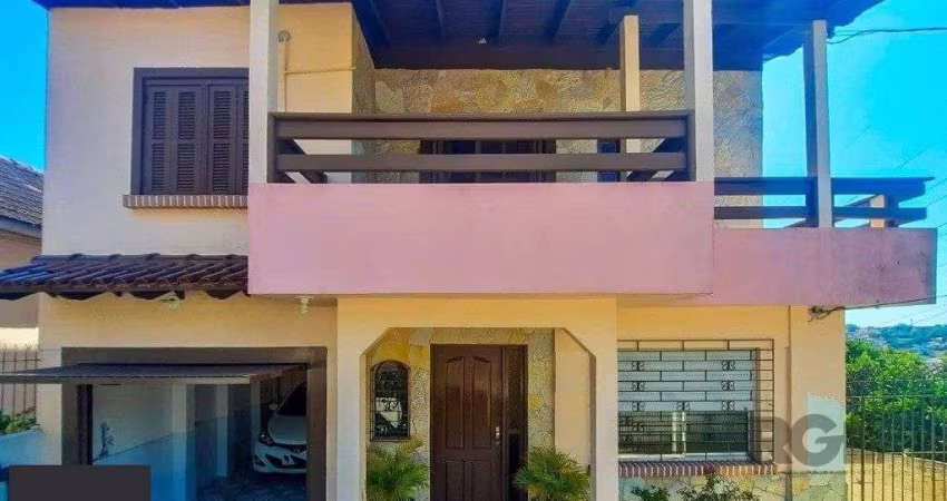 Excelente casa de 240m² com 4 dormitórios e 2 vagas.