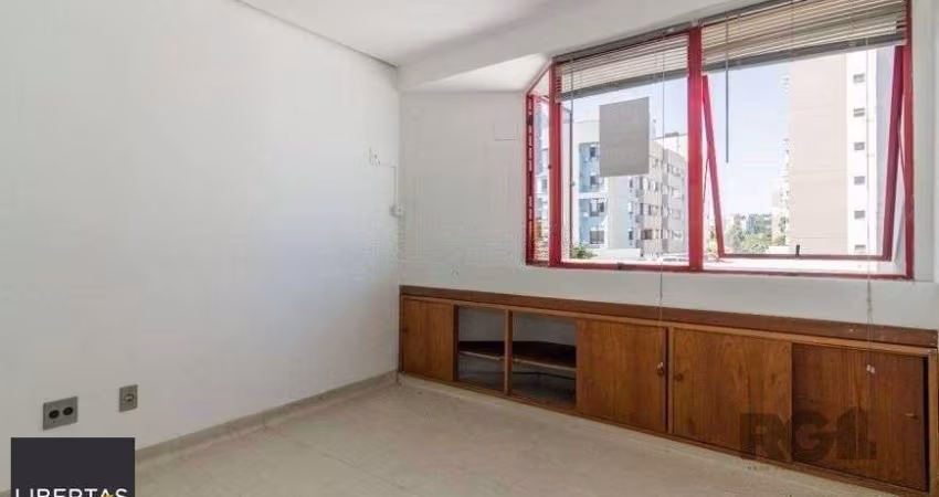Sala comercial de 36m² no bairro Menino Deus