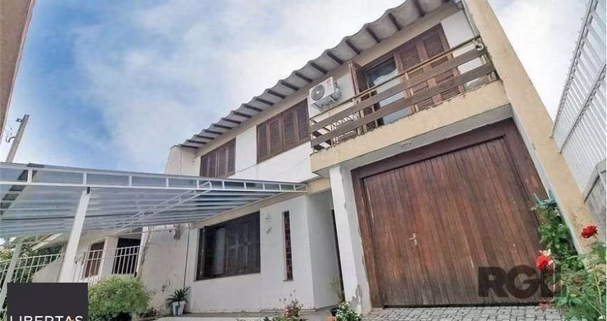 Casa de 285m² - 4 dormitórios, 4 vagas no bairro Bom Jesus