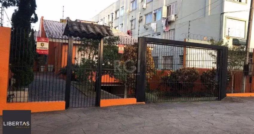 Casa com 3 quartos à venda na Rua Pedro Boticário, 142, Glória, Porto Alegre