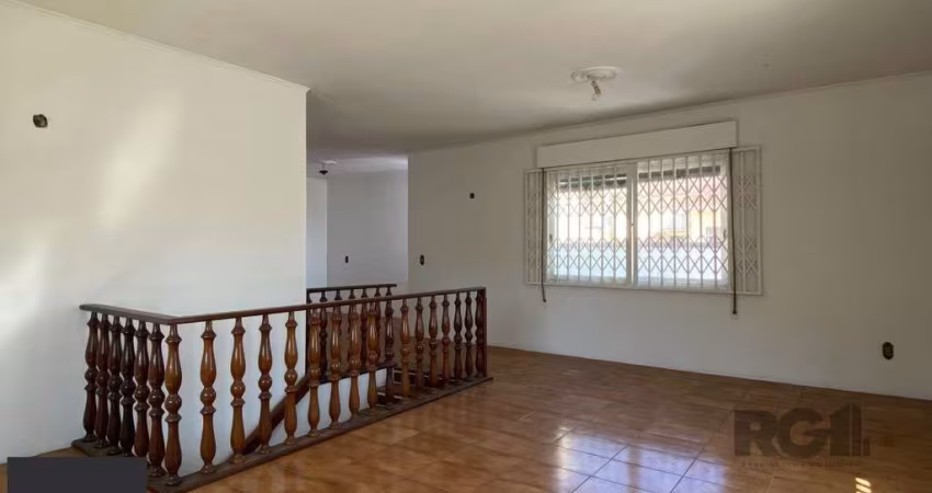 CASA COM 5 DORMITÓRIOS, ESPAÇO PARA FESTAS E PEÇAS AMPLAS PRÓXIMO AO IGUATEMI