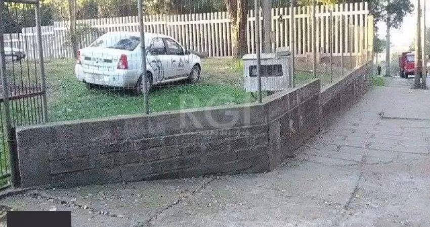 terreno com 2.500m² de área cercado com muro de concreto