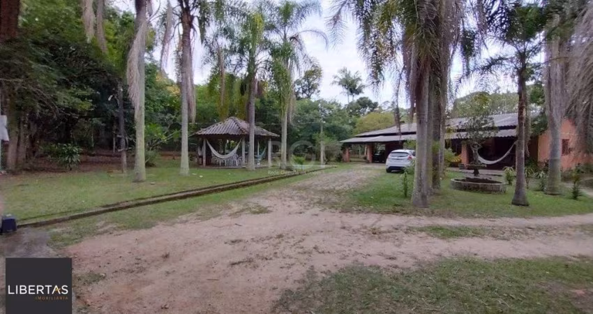 Sitio à venda no Lami, com 2 casas térreas, com 4 quartos cada uma
