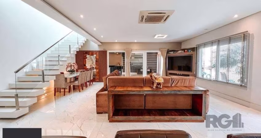 Excelente residência com aproximadamente 219m² privativos,