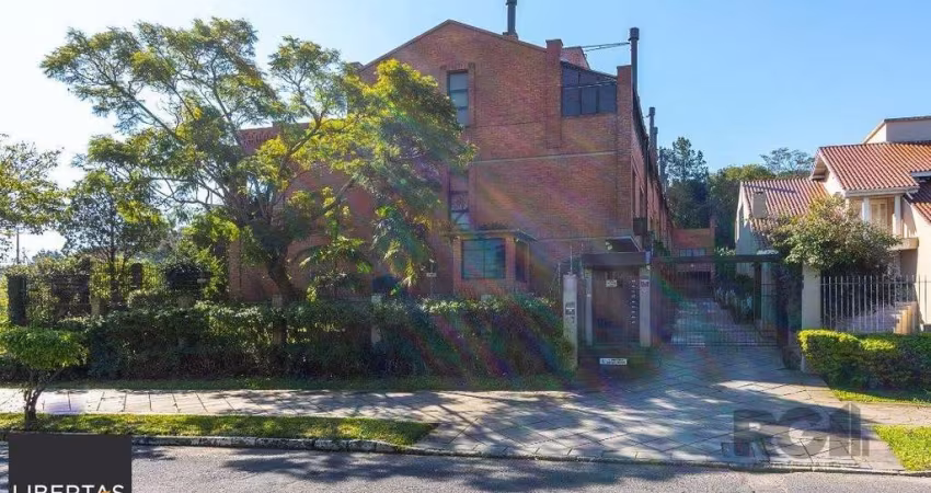 Excelente casa de 3 andares em condomínio fechado