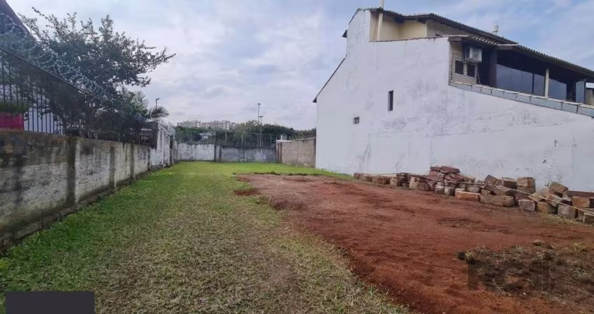terreno plano com 330 m2 área total