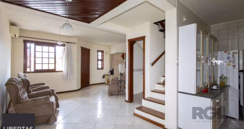 Casa em Condomínio na Zona Sul, no bairro Hípica, com 2 dormitórios, living para dois ambientes, cozinha mobiliada, lavabo