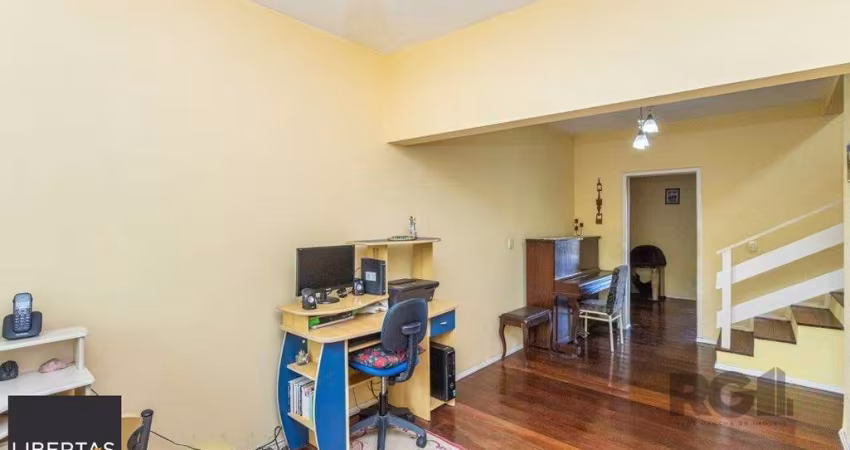 Casa com 3 Quartos à Venda, 293 m² por R$ 650.000
