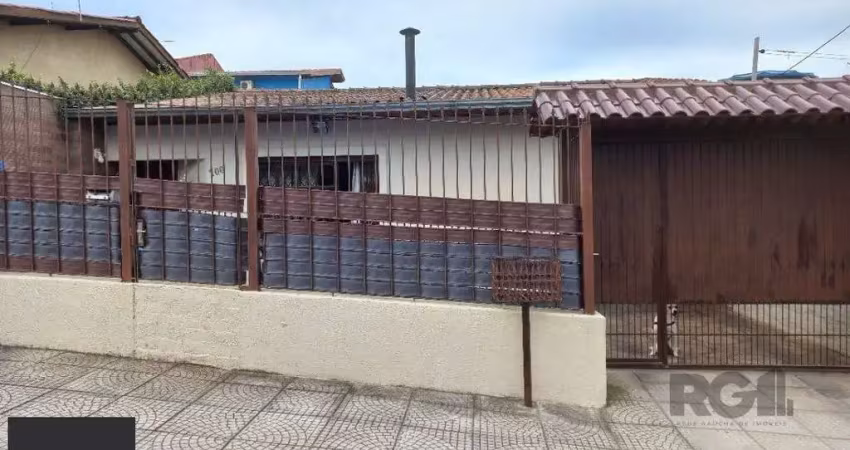 Casa 2 dormitórios com piscina na Vila Nova Porto Alegre