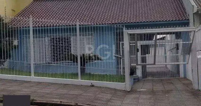 Casa para Venda - 249.86m², 3 dormitórios, sendo 1 suites, 4 vagas - Medianeira
