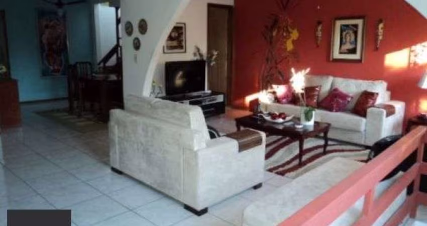 Casa para Venda - 450m², 3 dormitórios, 1 vaga - Floresta