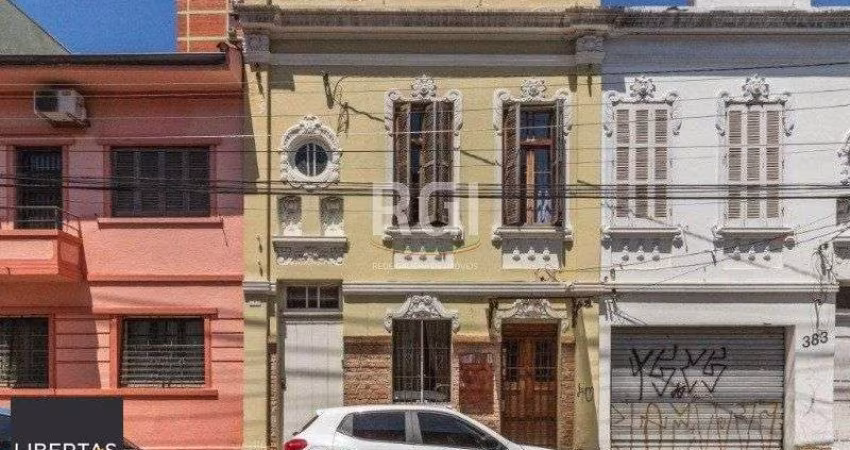 Casa para Venda - 490m², 3 dormitórios, sendo 1 suites, Floresta