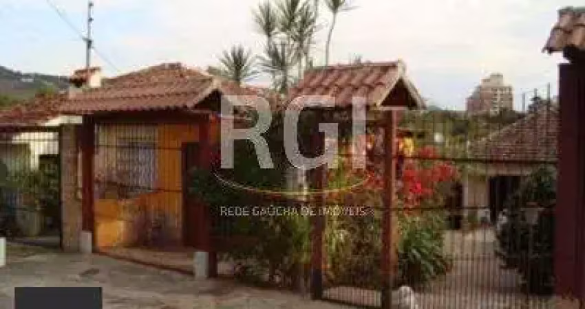 Casa para venda - 312m², 7 dormitórios, sendo 2 suites, 2 vagas - glória