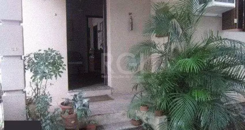 Casa para venda - 137m², 1 dormitório, sendo 1 suites, 4 vagas - floresta