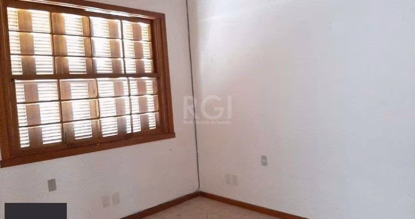 Casa para Venda - 150m², 3 dormitórios, sendo 1 suites, 4 vagas - Floresta