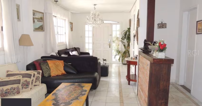 Sobrado para Venda - 300m², 3 dormitórios, sendo 2 suites, 2 vagas - Chácara das Pedras