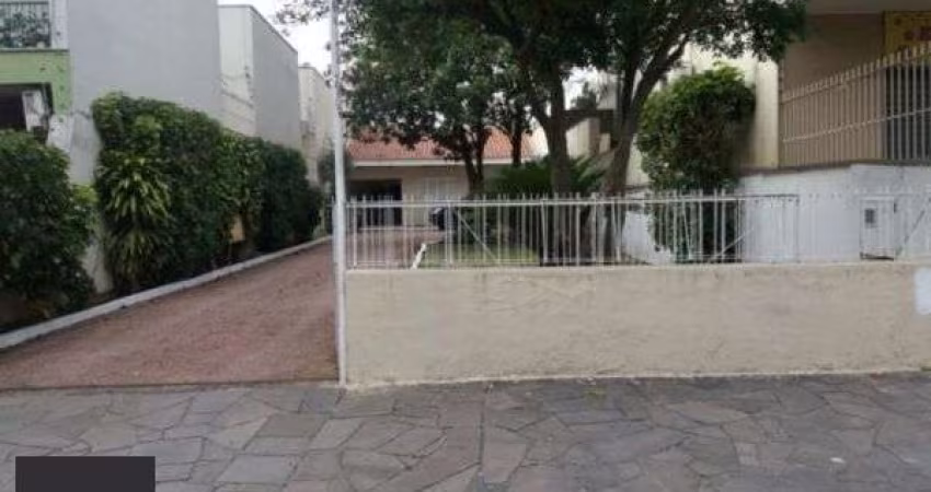 Casa para Venda - 435.6m², 2 dormitórios, 3 vagas - Cristo Redentor
