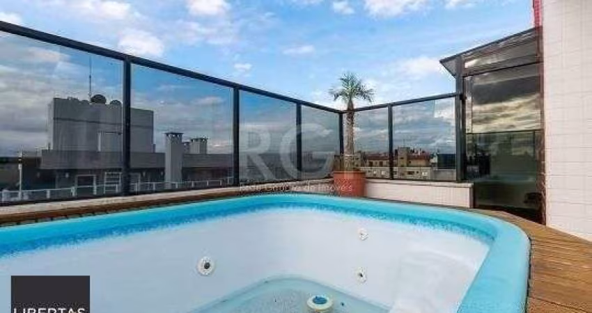 EXCELENTE COBERTURA COM 2 DORMITÓRIOS, PISCINA E 1 VAGA DE GARAGEM.