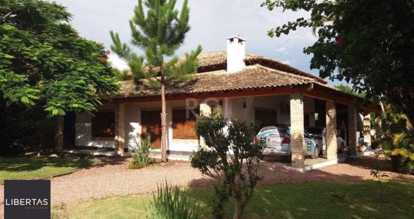 Casa para Venda - 220m², 2 dormitórios, sendo 1 suites, 4 vagas - Belém Novo