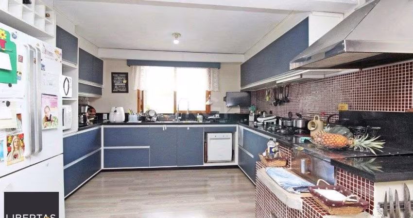 Casa para Venda - 220m², 2 dormitórios, sendo 2 suites, 3 vagas - Teresópolis