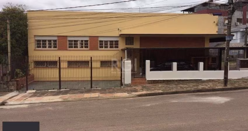 Casa para Venda - 233m², 4 dormitórios, 5 vagas - Nonoai