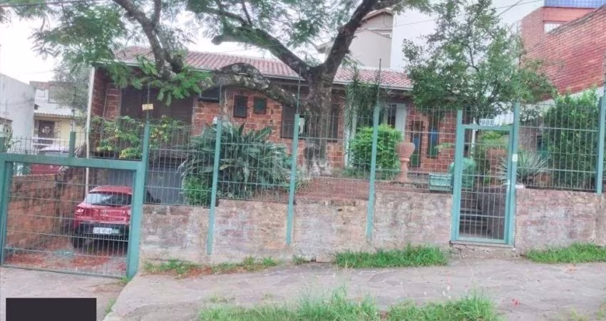 Casa para Venda - 140m², 2 dormitórios, sendo 1 suites, 2 vagas - Medianeira