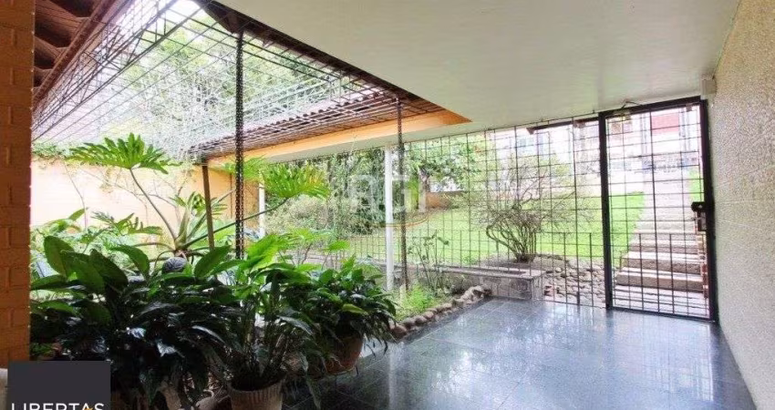 Casa para Venda - 250m², 3 dormitórios, 1 vaga - Teresópolis